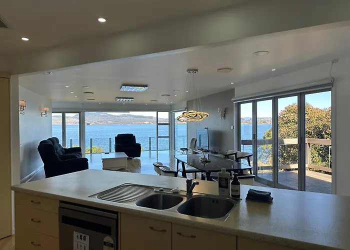 Holiday home Luxury Lakeside Rotorua