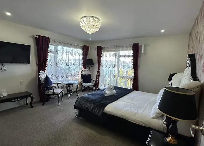 Luxury Lakeside Holiday home