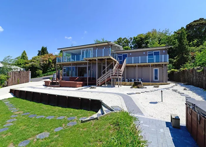 Luxury Lakeside Holiday home