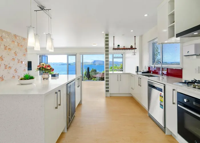 Luxury Lakeside *