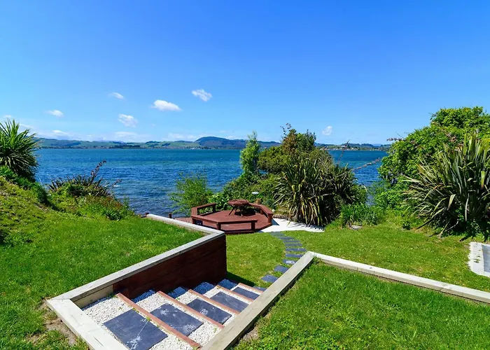 Luxury Lakeside Rotorua