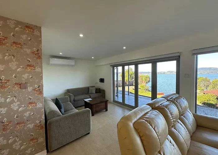 Luxury Lakeside Holiday home Rotorua